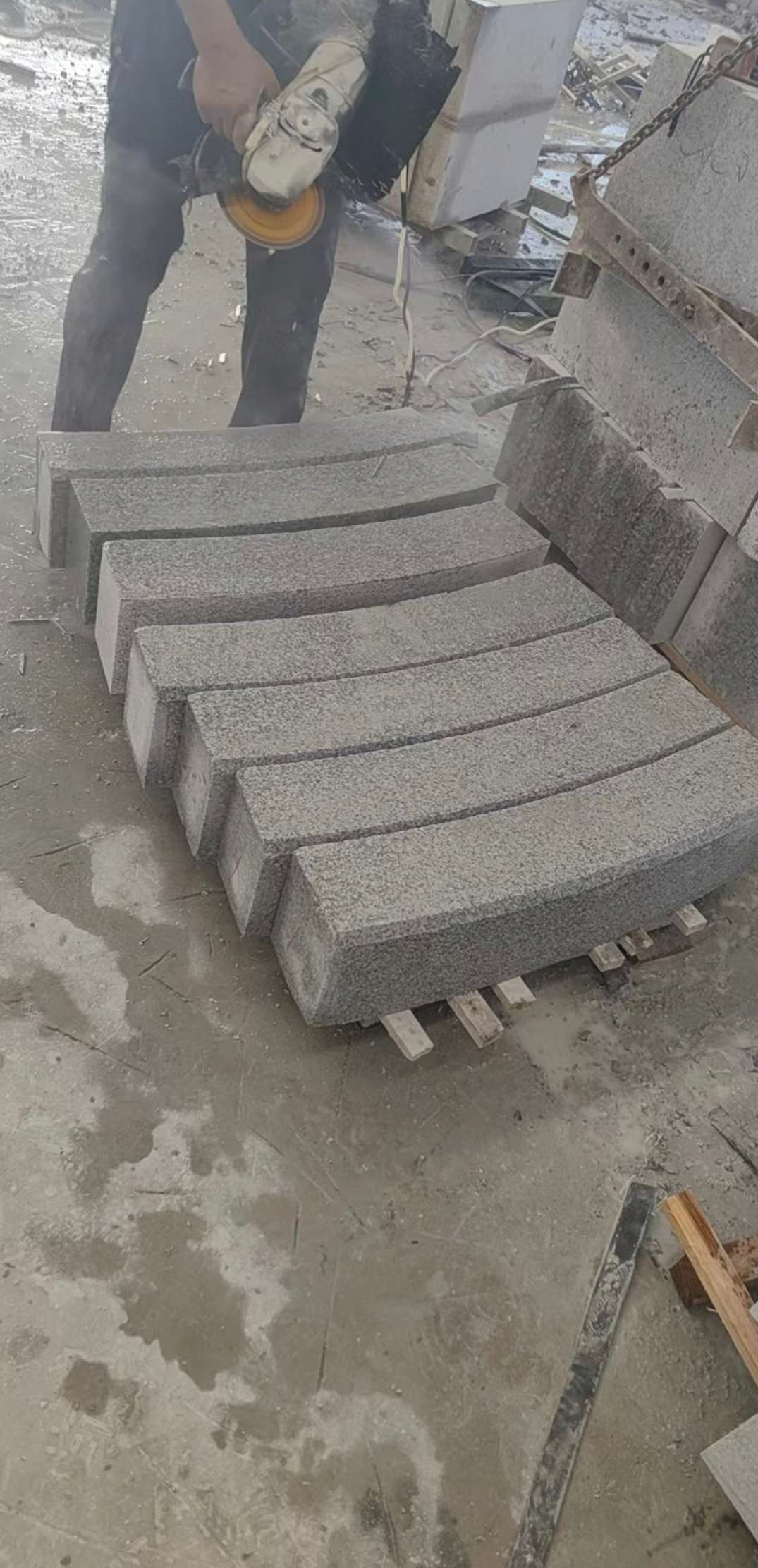 汕头芝麻白弧形路牙石